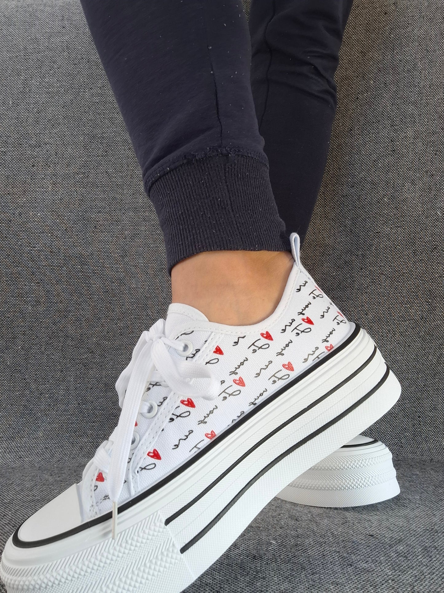 Chaussures baskets basses compensées tissu blanc avec inscription “je vous aime”