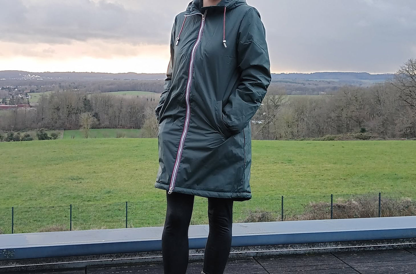 Laura Jo - Imperméable long doublé en fausse fourrure cordon tricolore couleur vert forêt