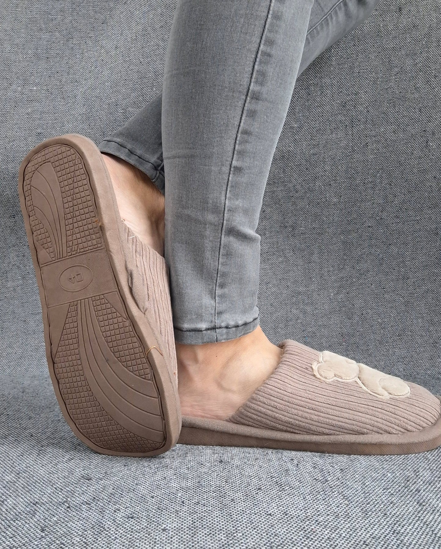 Chaussons fourrés marron en tissu avec motif ours