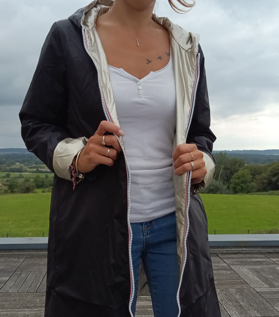 Laura Jo - Imperméable réversible long mi-saison garnissage ouate couleur noir / doré - Curvy