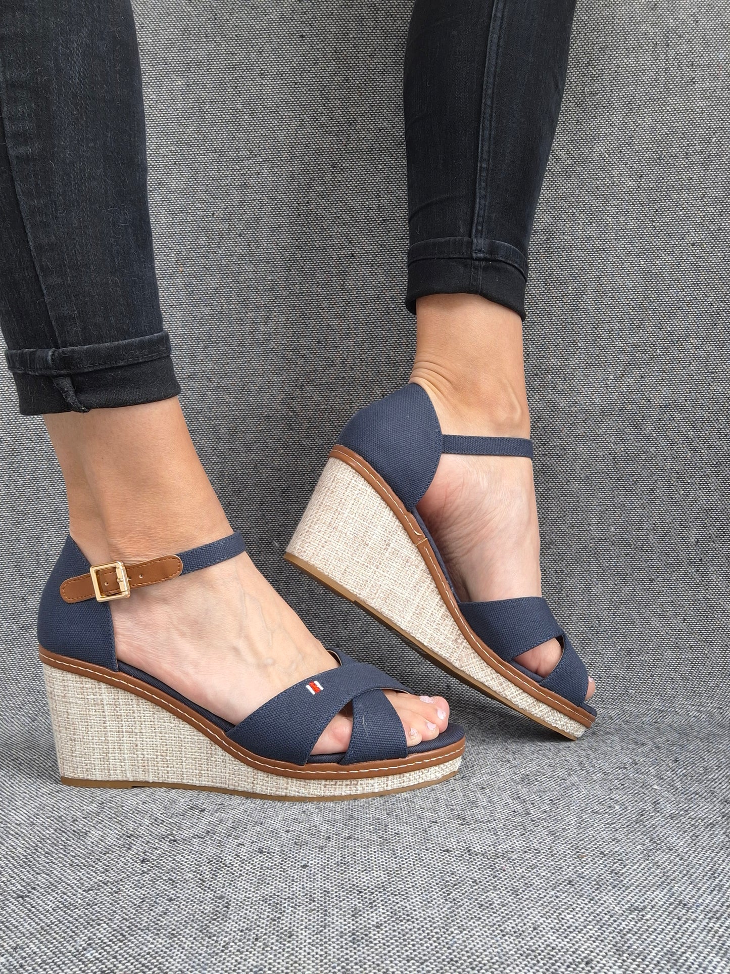 Chaussures sandales compensées tissu à lanières bleu marine semelle beige