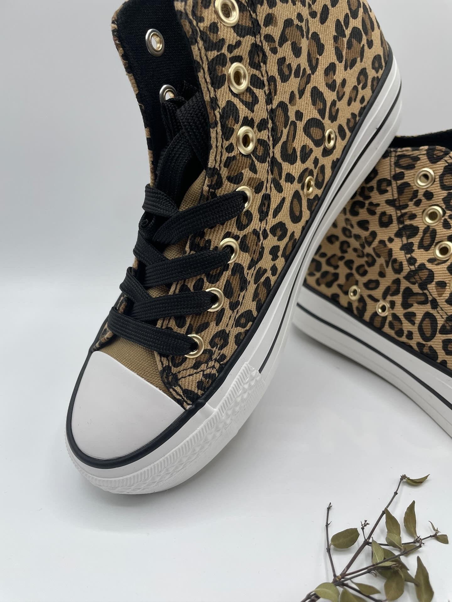 Chaussures baskets hautes léopard marron noir style converse
