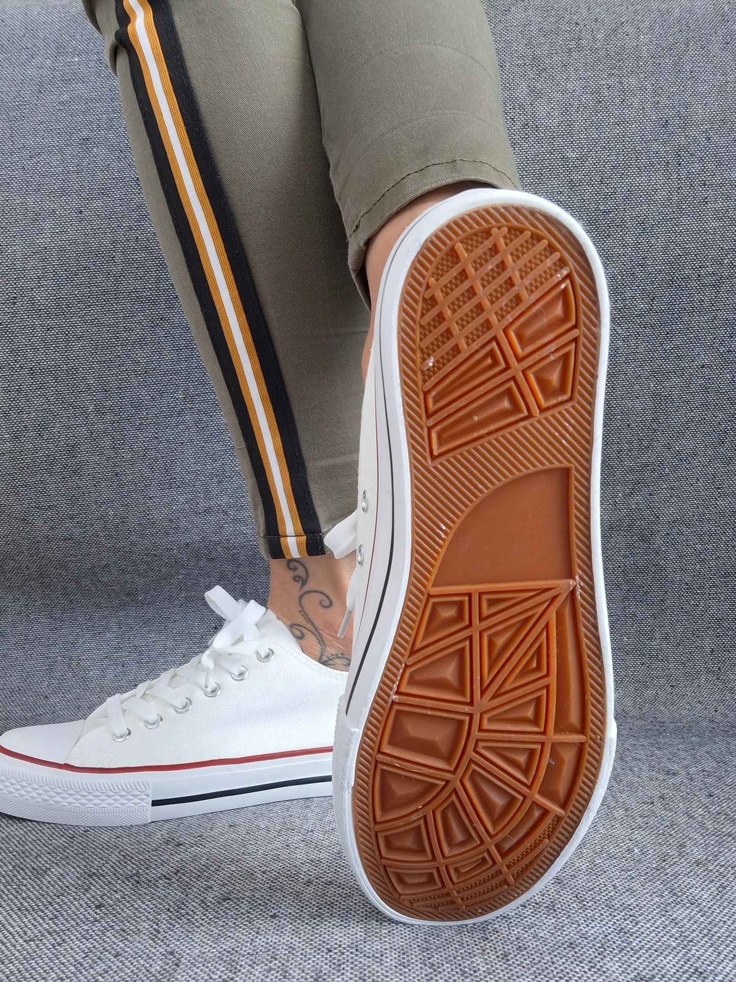 Chaussures baskets basses toile blanche style converse