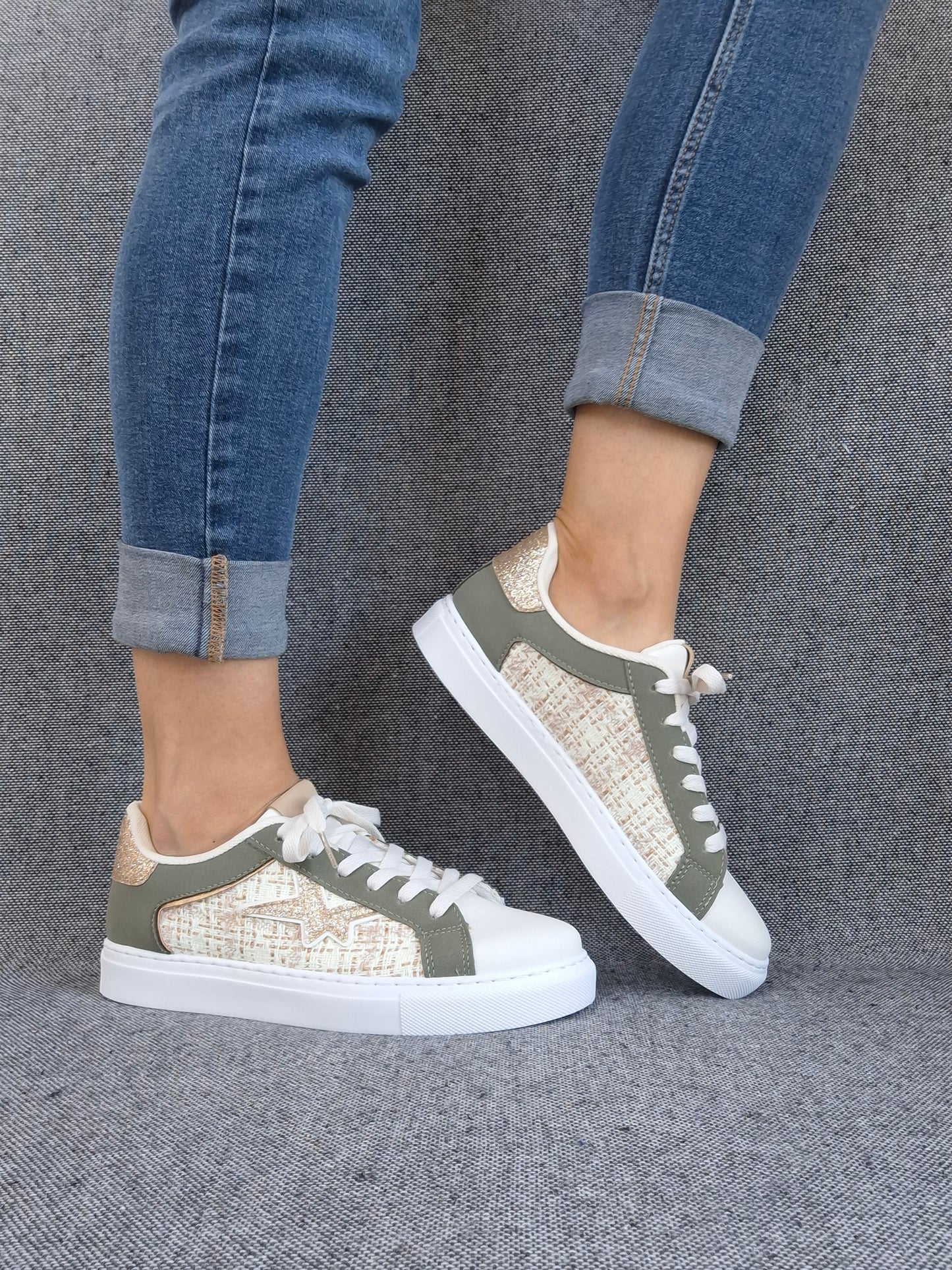 Chaussures baskets blanches kaki motif étoile style sneakers