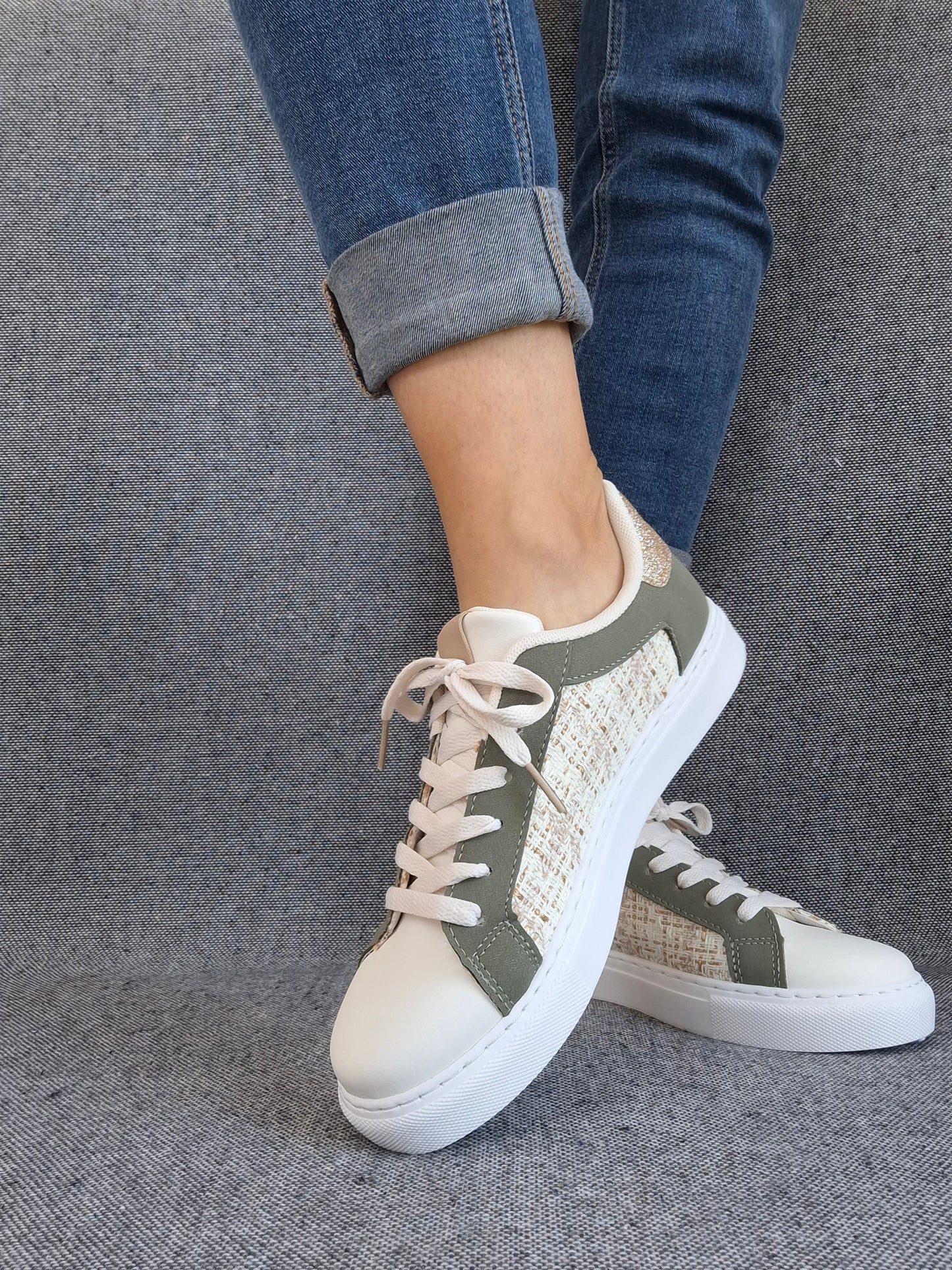 Chaussures baskets blanches kaki motif étoile style sneakers