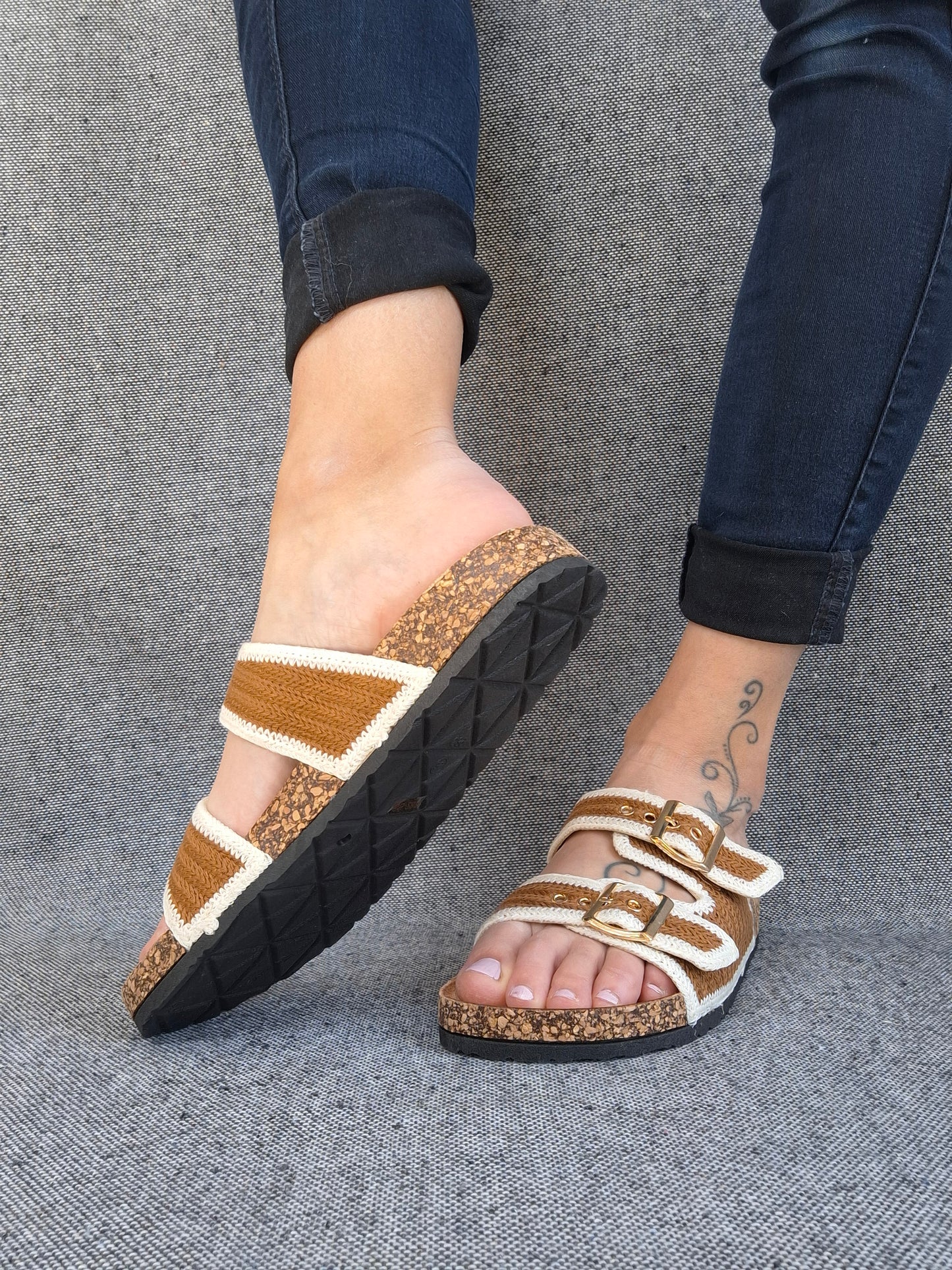 Chaussures sandales type birk 2 brides tissu bicolore camel et beige