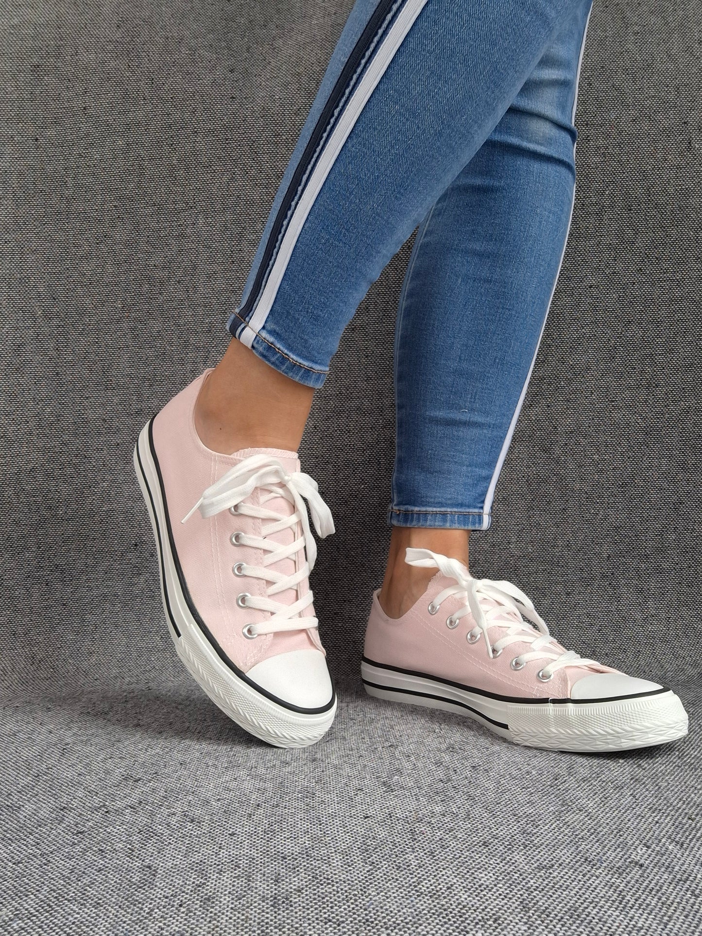 Chaussures baskets basses tissu toile rose pale style converse