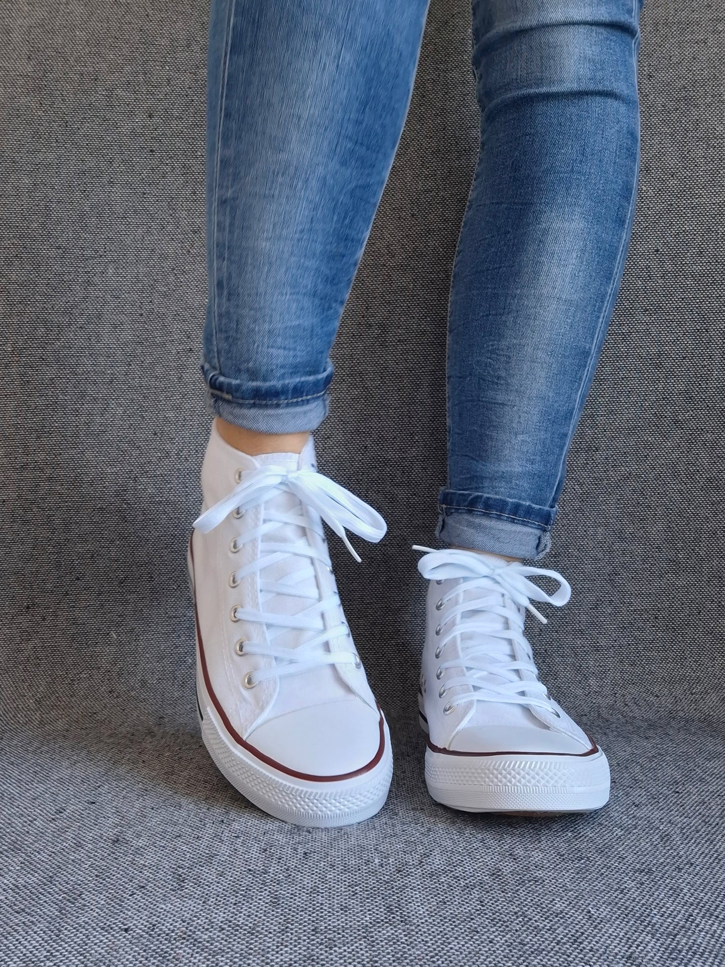 Chaussures baskets hautes toile blanche style converse