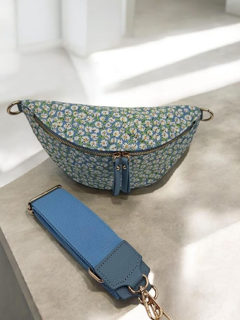 Sac banane en tissu coton liberty bleu motif fleuri blanc