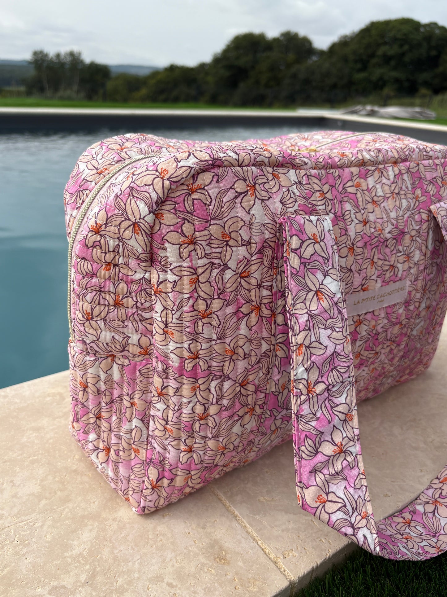 Sac week-end polochon en coton matelassé rose liberty fleuri rose et taupe
