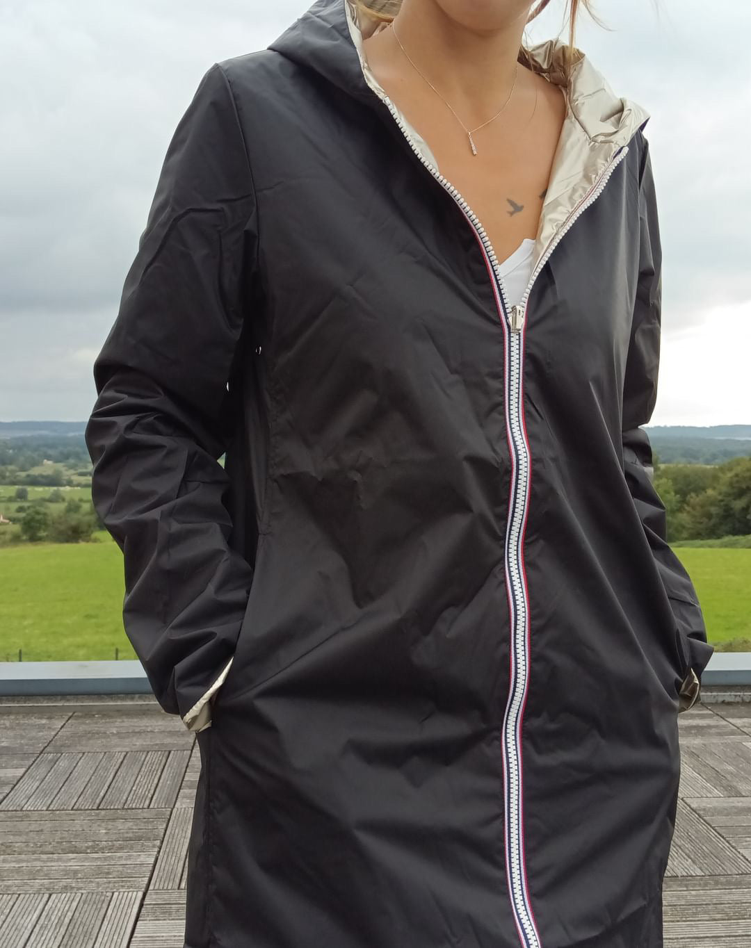 Laura Jo - Imperméable réversible long mi-saison garnissage ouate couleur noir / doré - Curvy