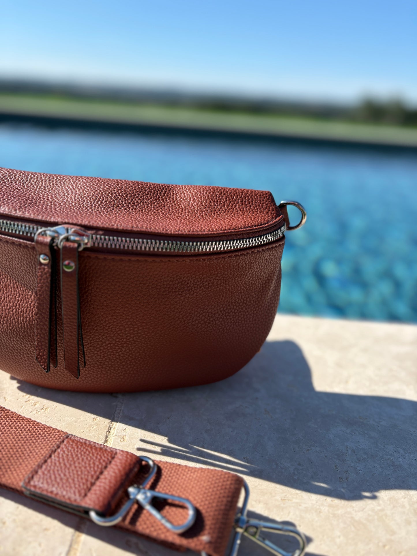 Sac banane simili cuir marron double fermeture