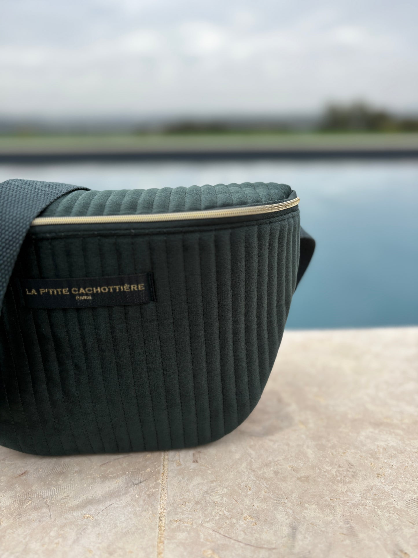 Sac banane en velours côtelé kaki “La P’tite cachottière”
