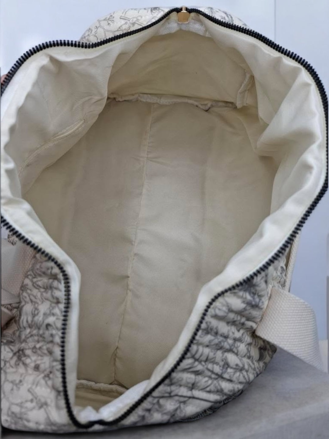 Sac polochon blanc en coton liberty fleuri noir