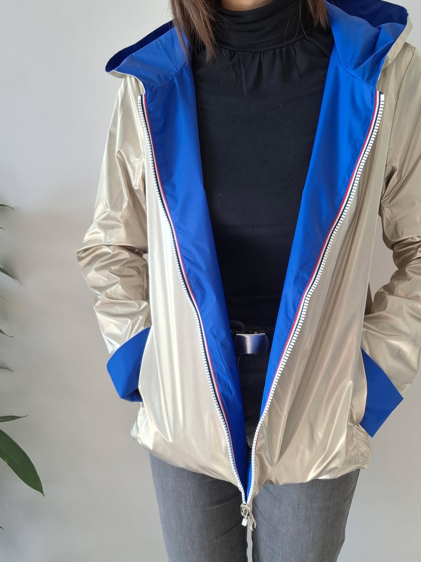 Laura Jo - Imperméable réversible court sans garnissage ouate couleur bleu électrique doré