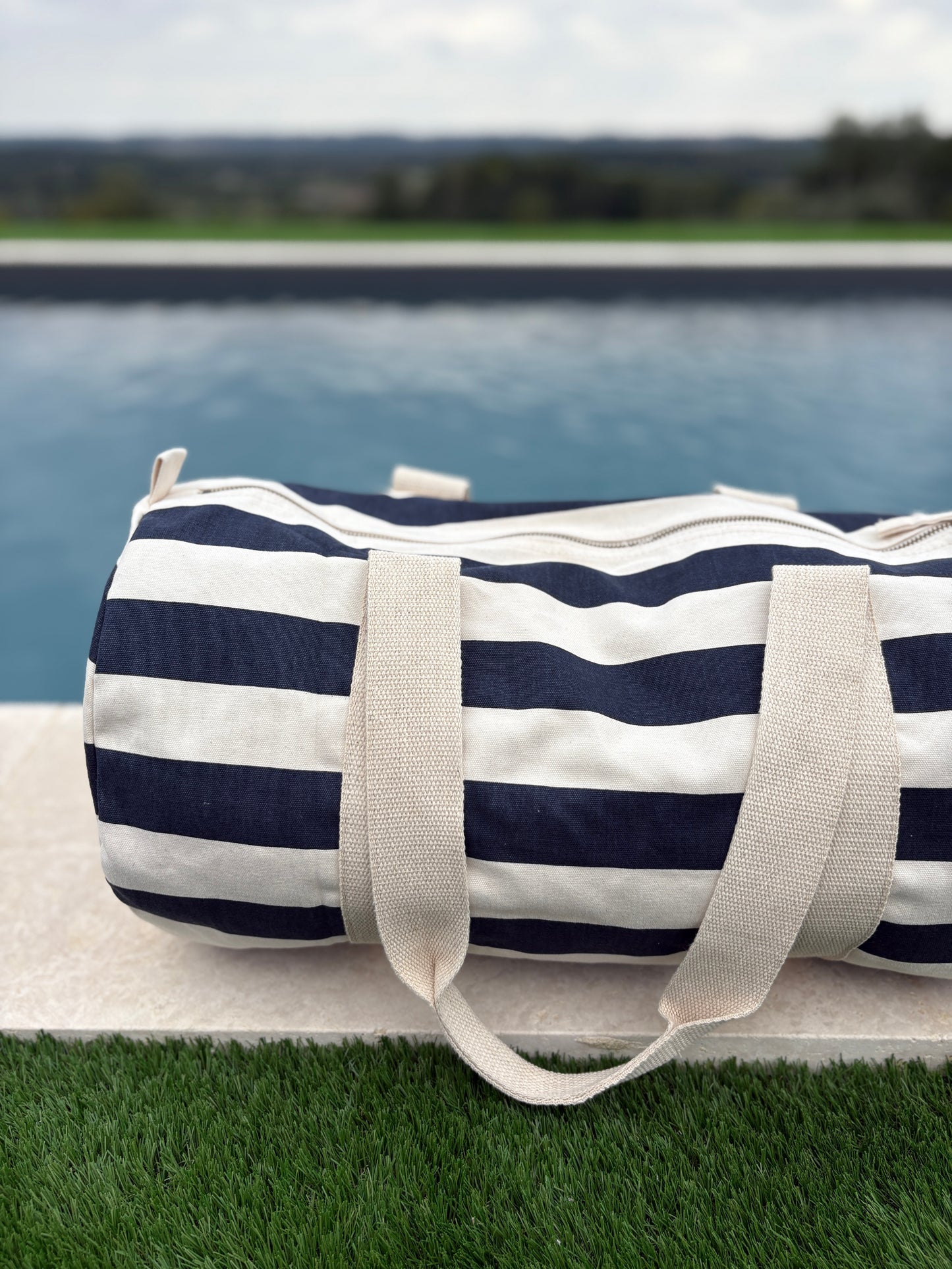 Sac polochon en coton rayé bleu marine et blanc