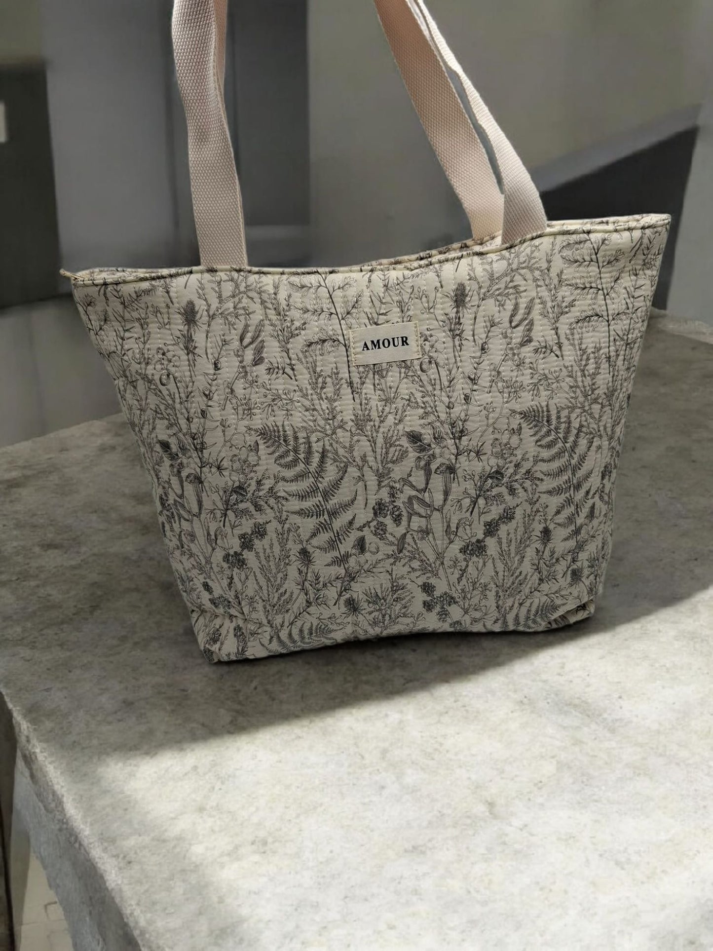 Sac cabas porté épaule blanc en coton liberty fleuri noir et creme