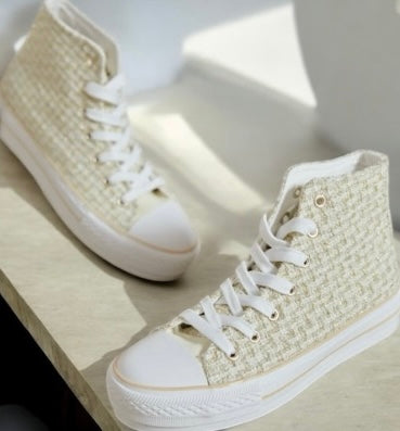 Chaussures baskets hautes en tissu style tressé beige brillant style converse