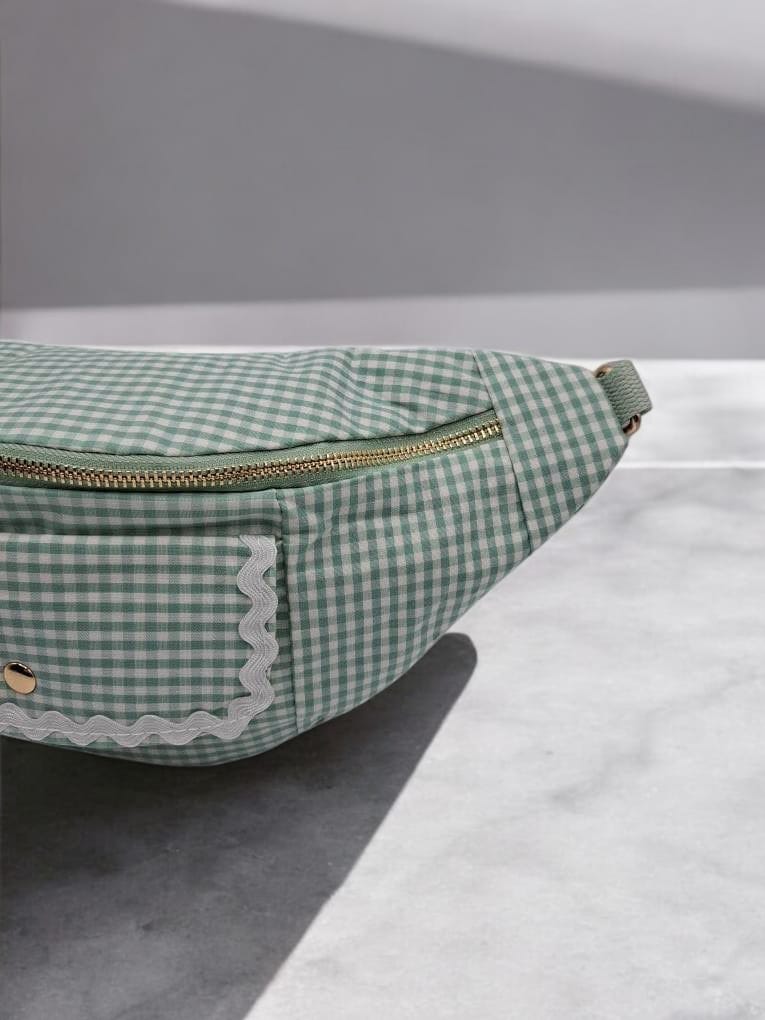 Sac banane en coton motif vichy vert et blanc 2 poches