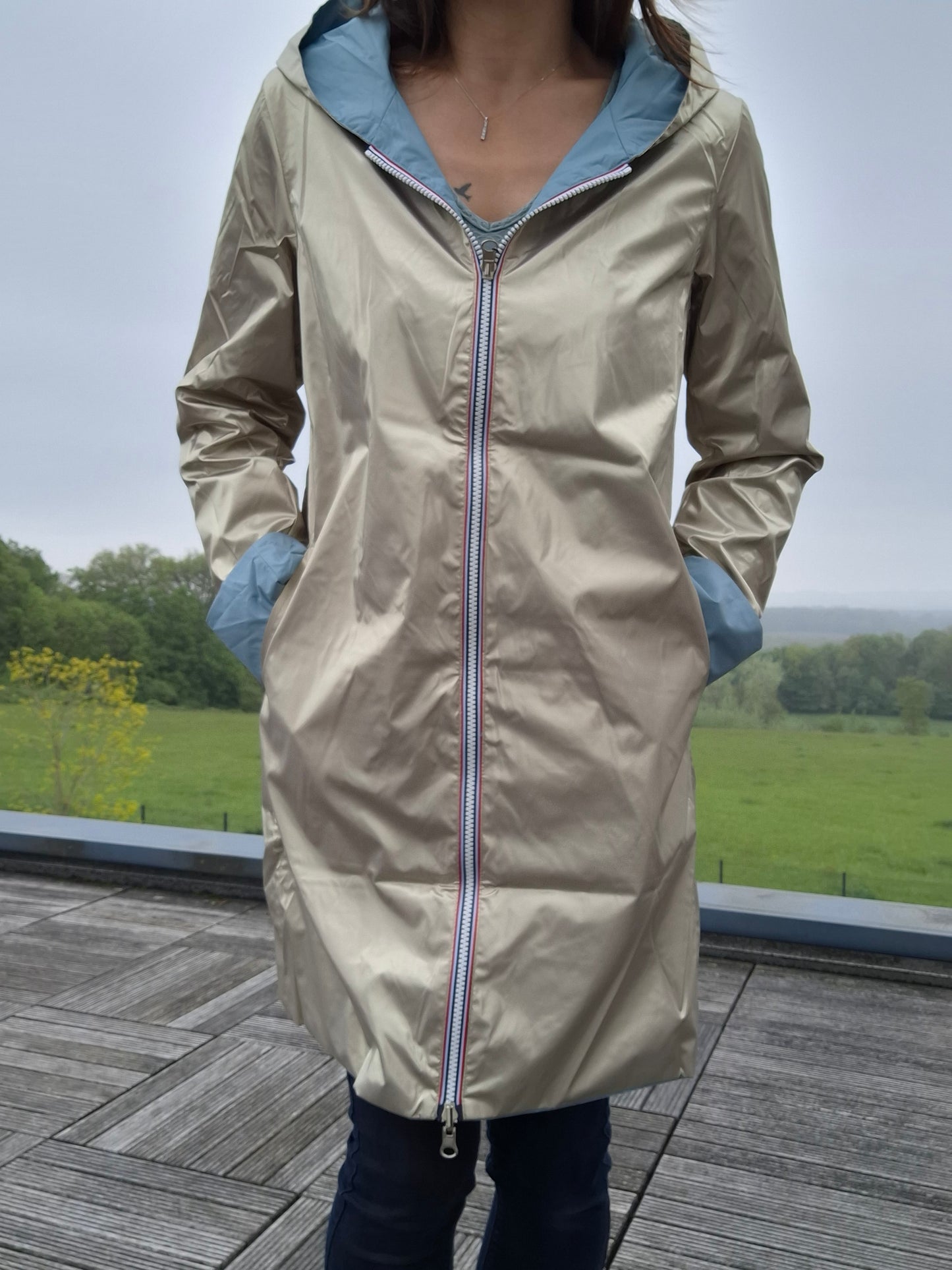 Laura Jo - Imperméable réversible long sans garnissage ouate couleur bleu ciel/doré