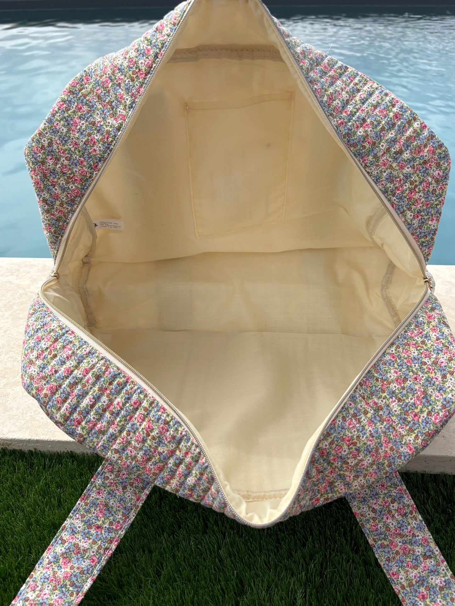Sac week-end polochon en coton matelassé multicolore liberty fleuri rose bleu et blanc