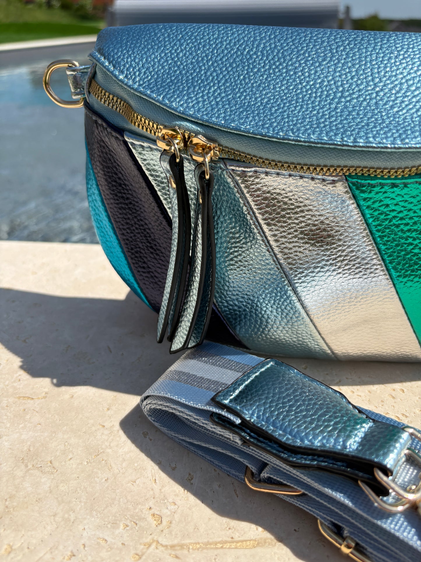 Sac banane simili cuir argenté bleu turquoise