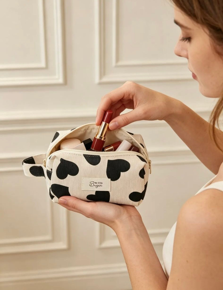 Grande Trousse Maquillage Femme Motif Cœurs Noirs | Pochette Cosmétique Zippée | Cadeau Beauté