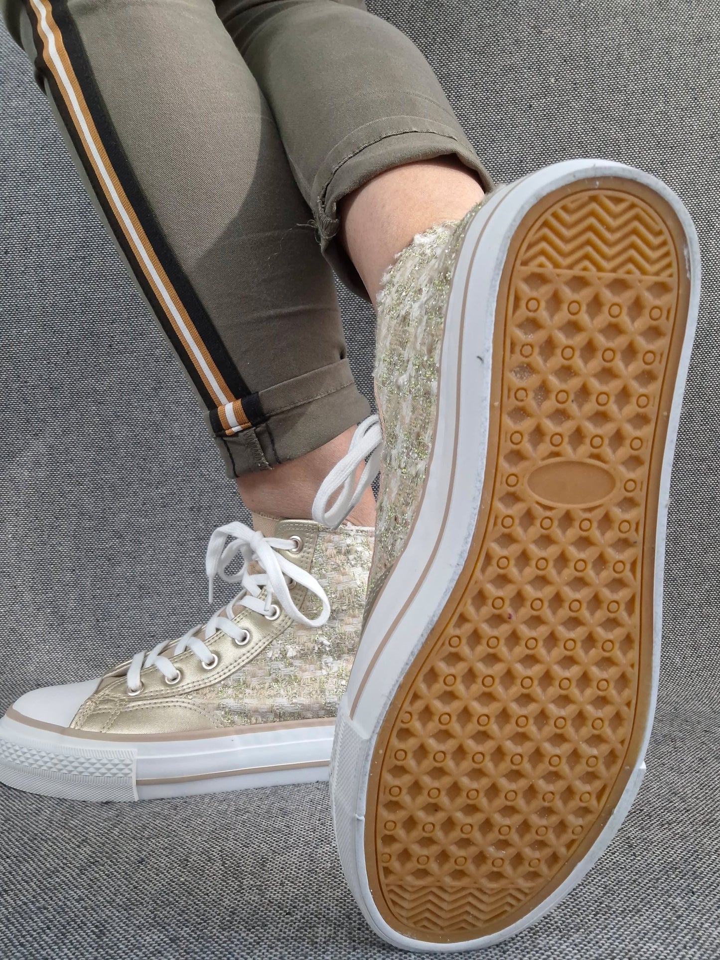 Chaussures baskets hautes en tweed doré style converse
