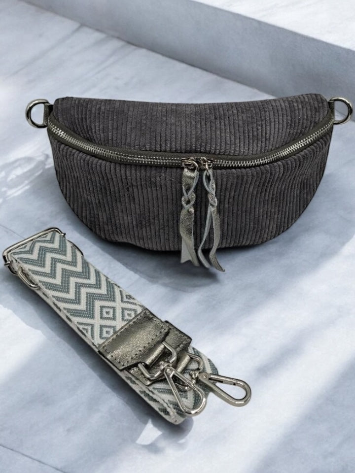 Sac banane en velours côtelé gris doubles curseurs en cuir