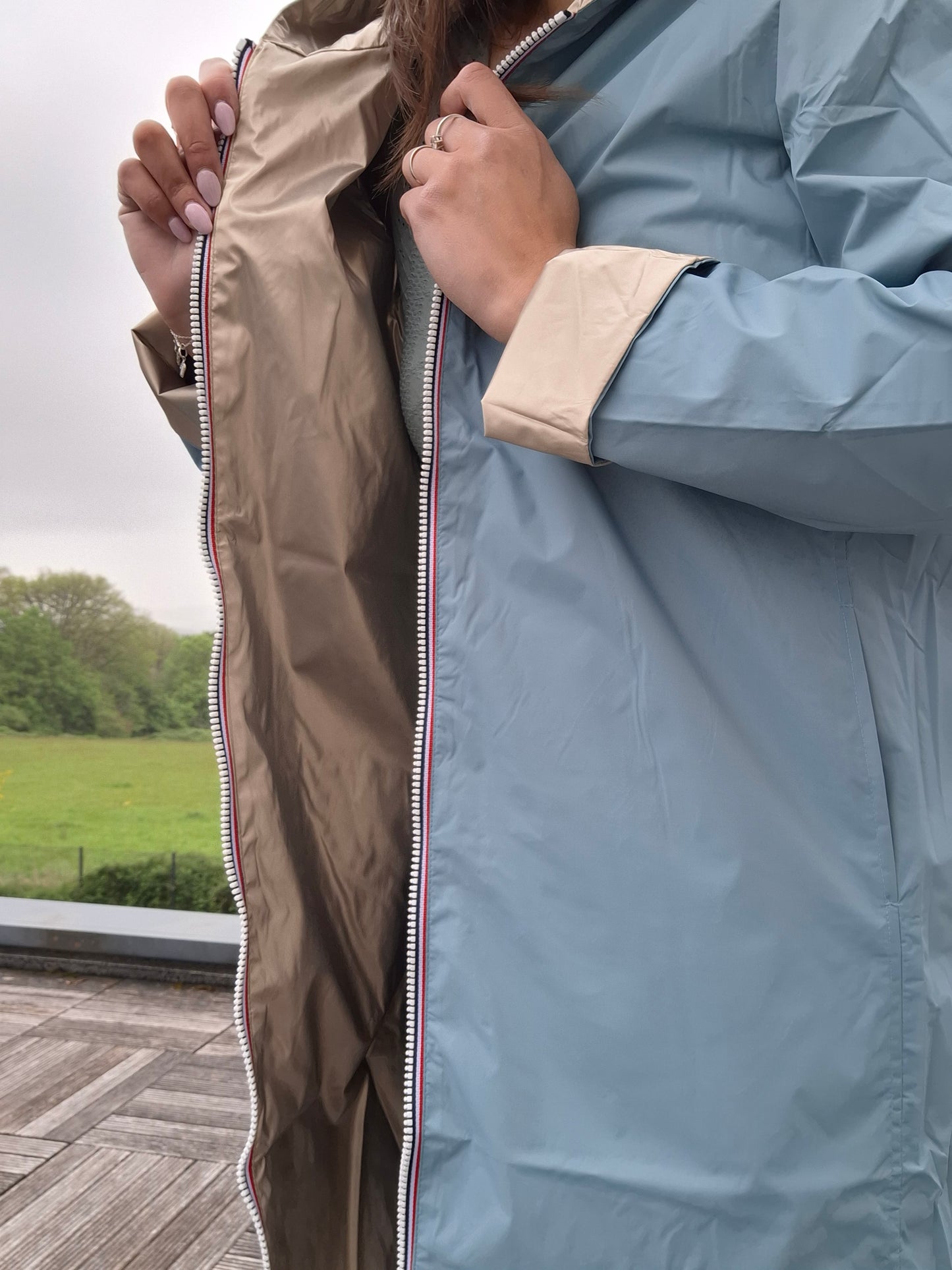 Laura Jo - Imperméable réversible long sans garnissage ouate couleur bleu ciel/doré
