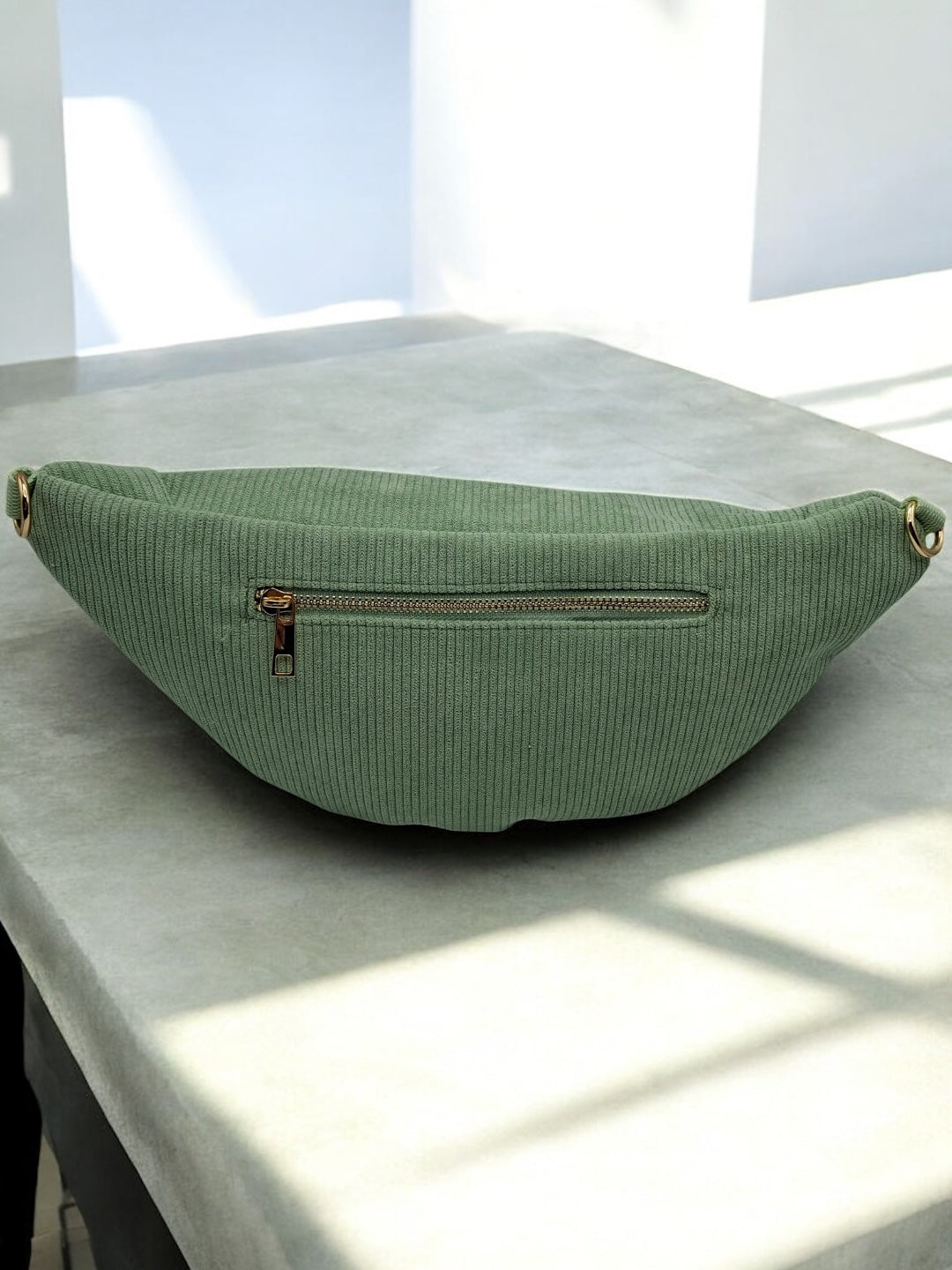 Sac banane velours cotelé vert d’eau