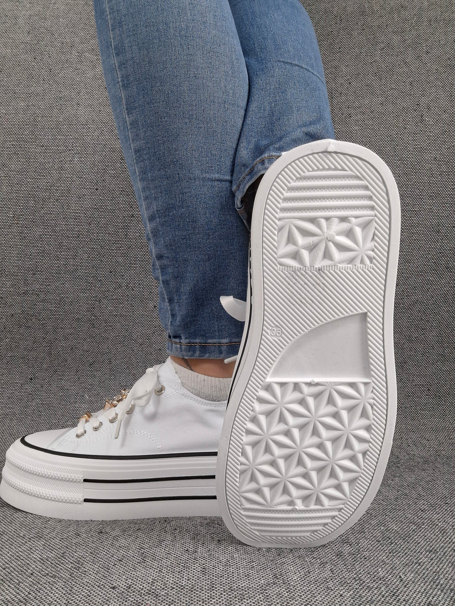 Chaussures baskets basses semelle compensée en tissu blanc style converse
