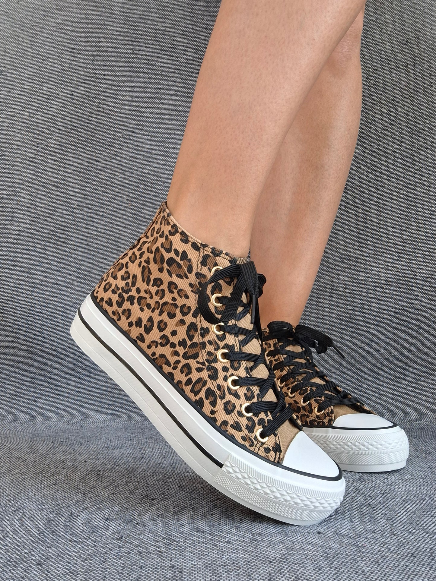 Chaussures baskets hautes léopard marron noir style converse