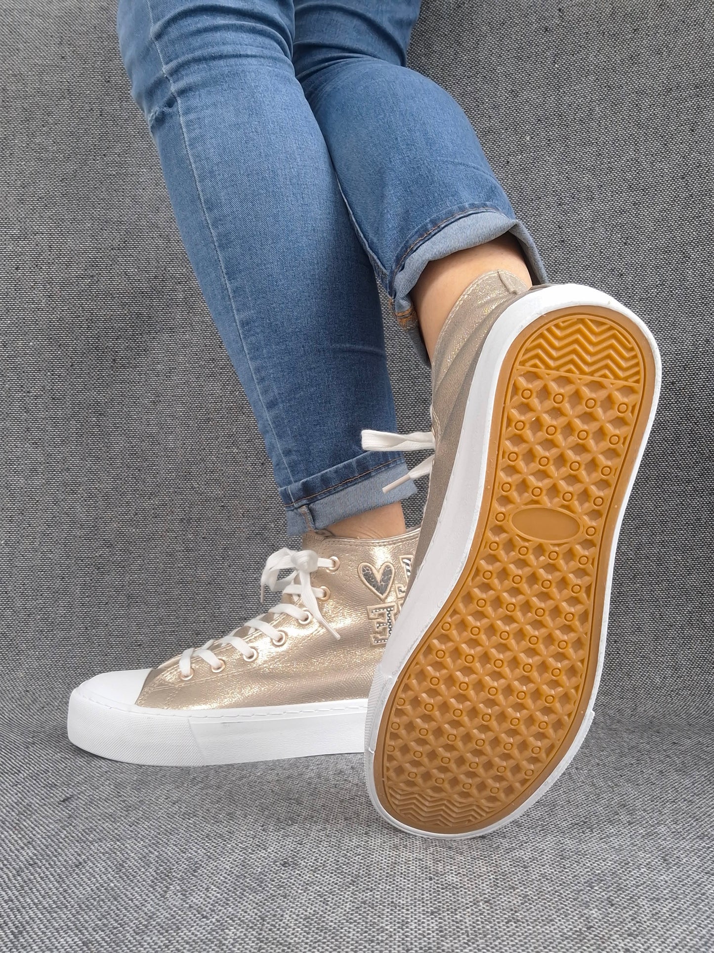Chaussures baskets hautes tissu doré inscription "LOVE" style converse