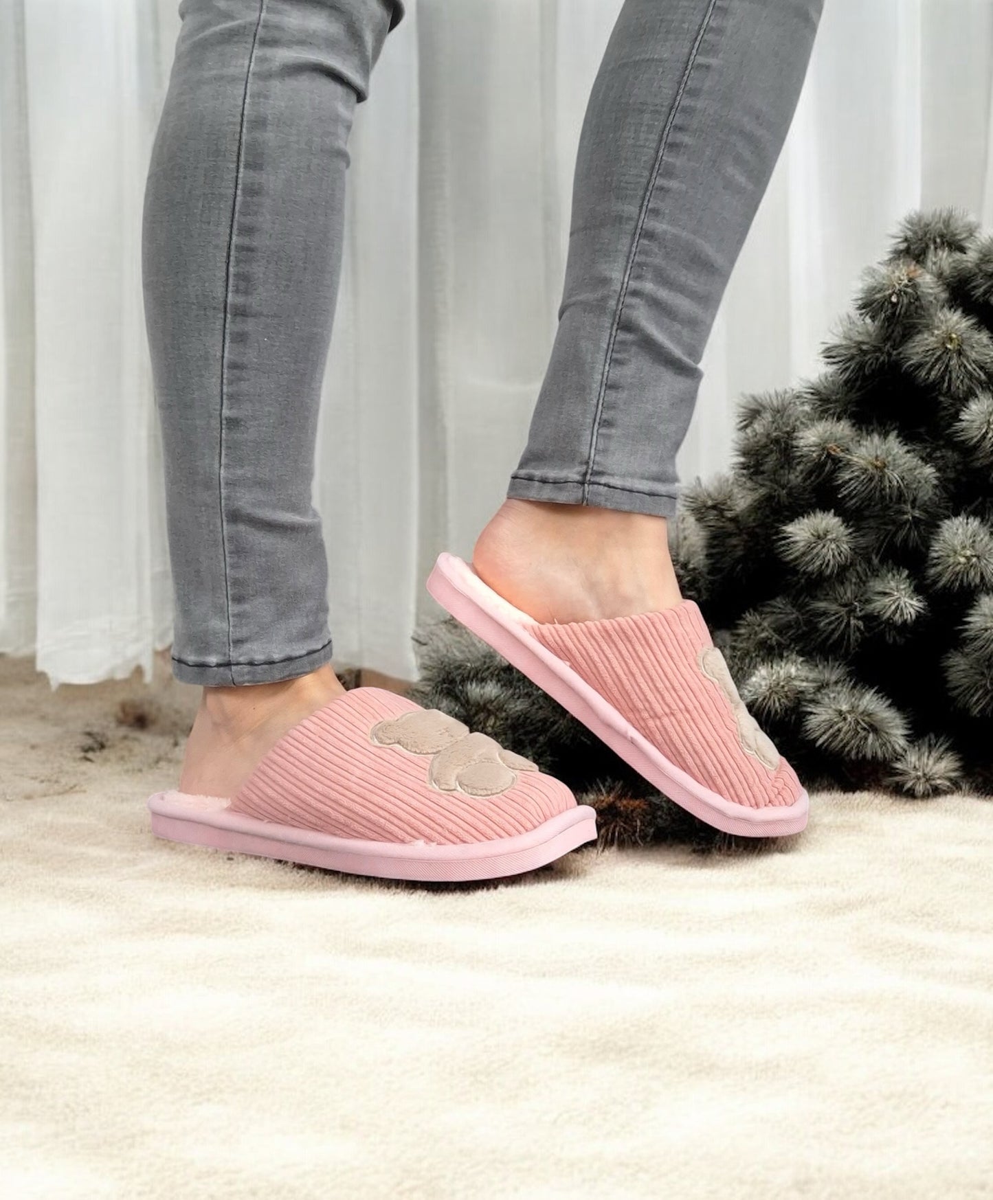 Chaussons fourrés rose en tissu avec motif ours