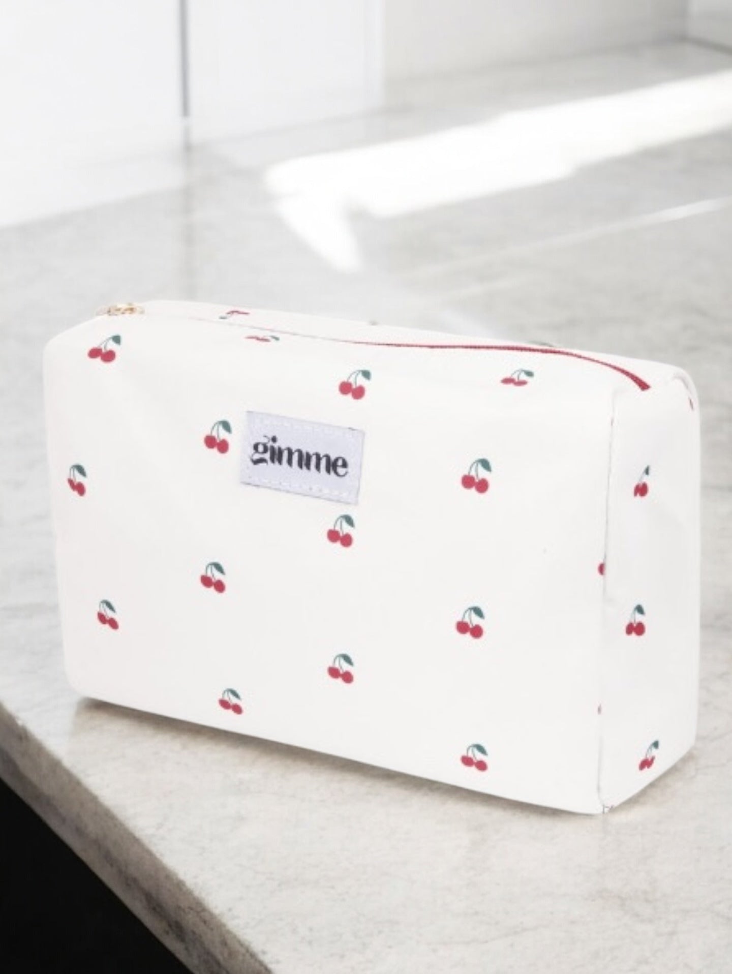 Trousse en tissu imperméable blanc motifs cerises