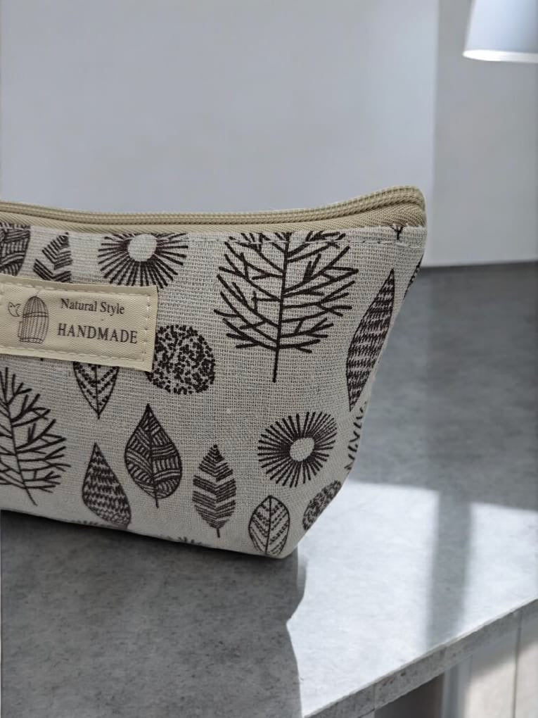 Trousse en coton blanche motifs de feuilles et de cercles en marron