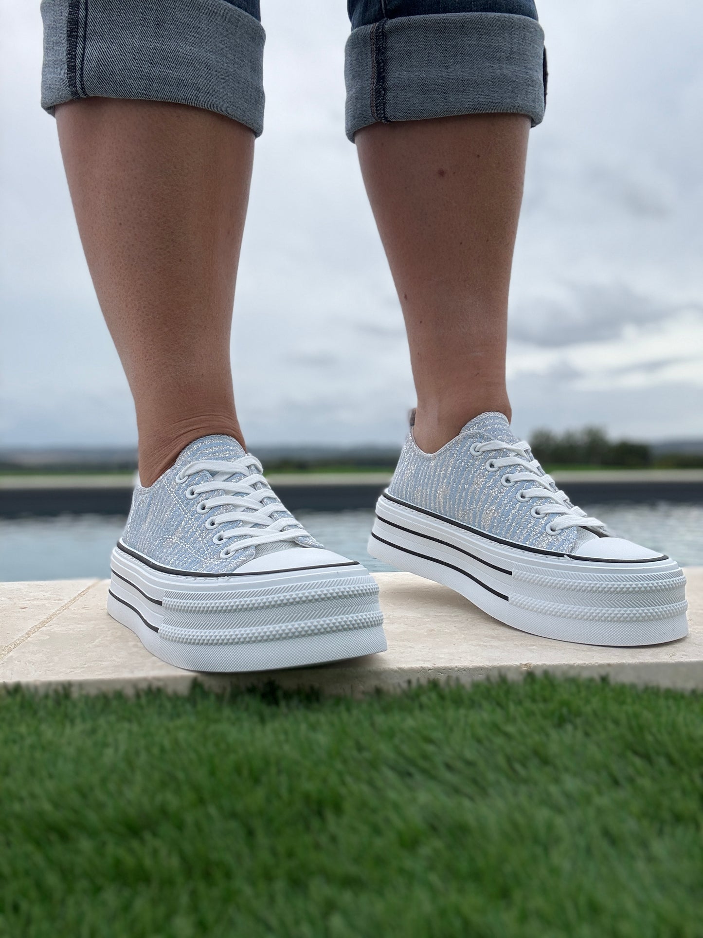 Chaussures baskets à rayures brillantes bleu semelle compensée style converse