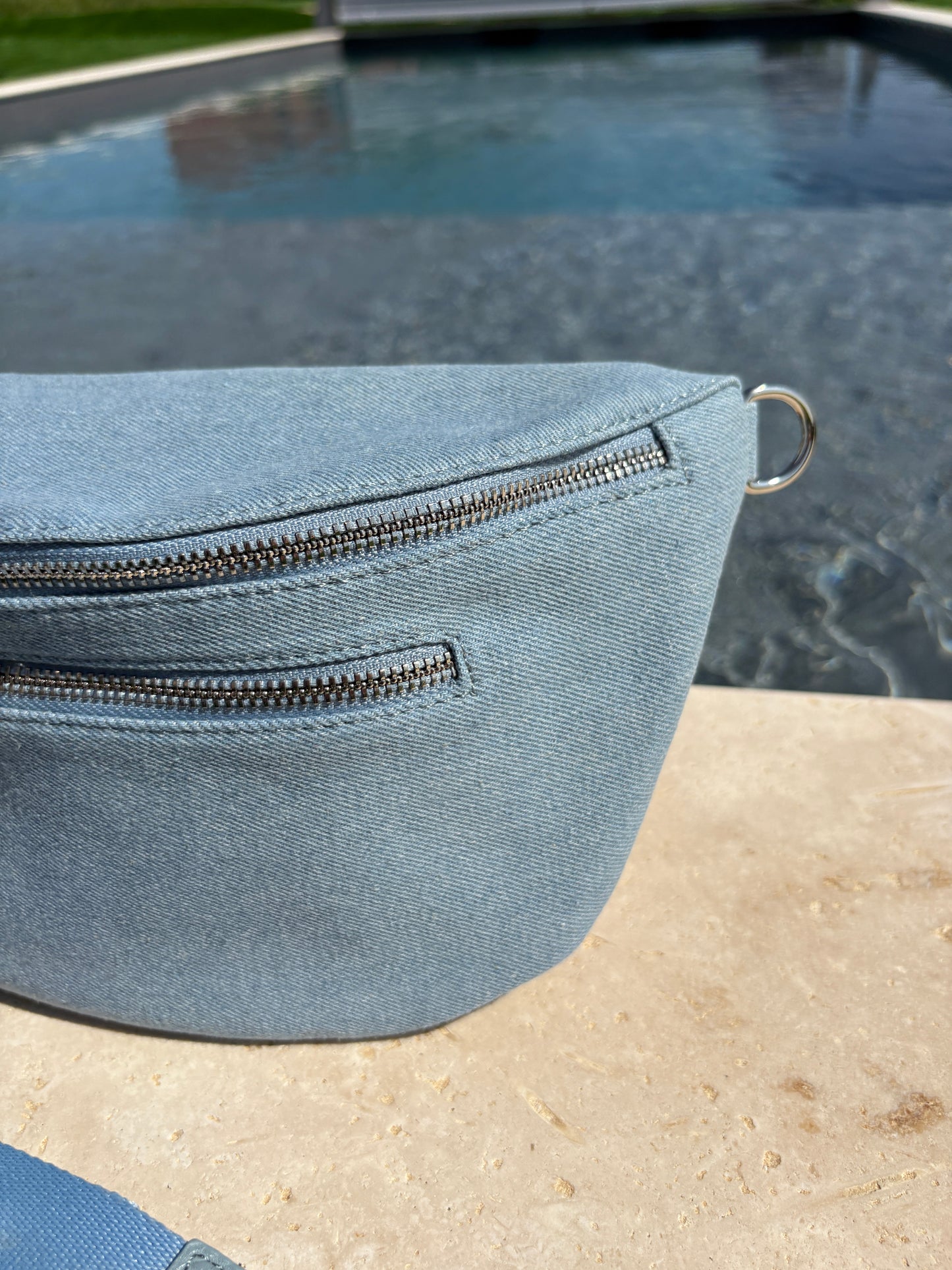 Sac banane XL tissu jean bleu clair 2 poches