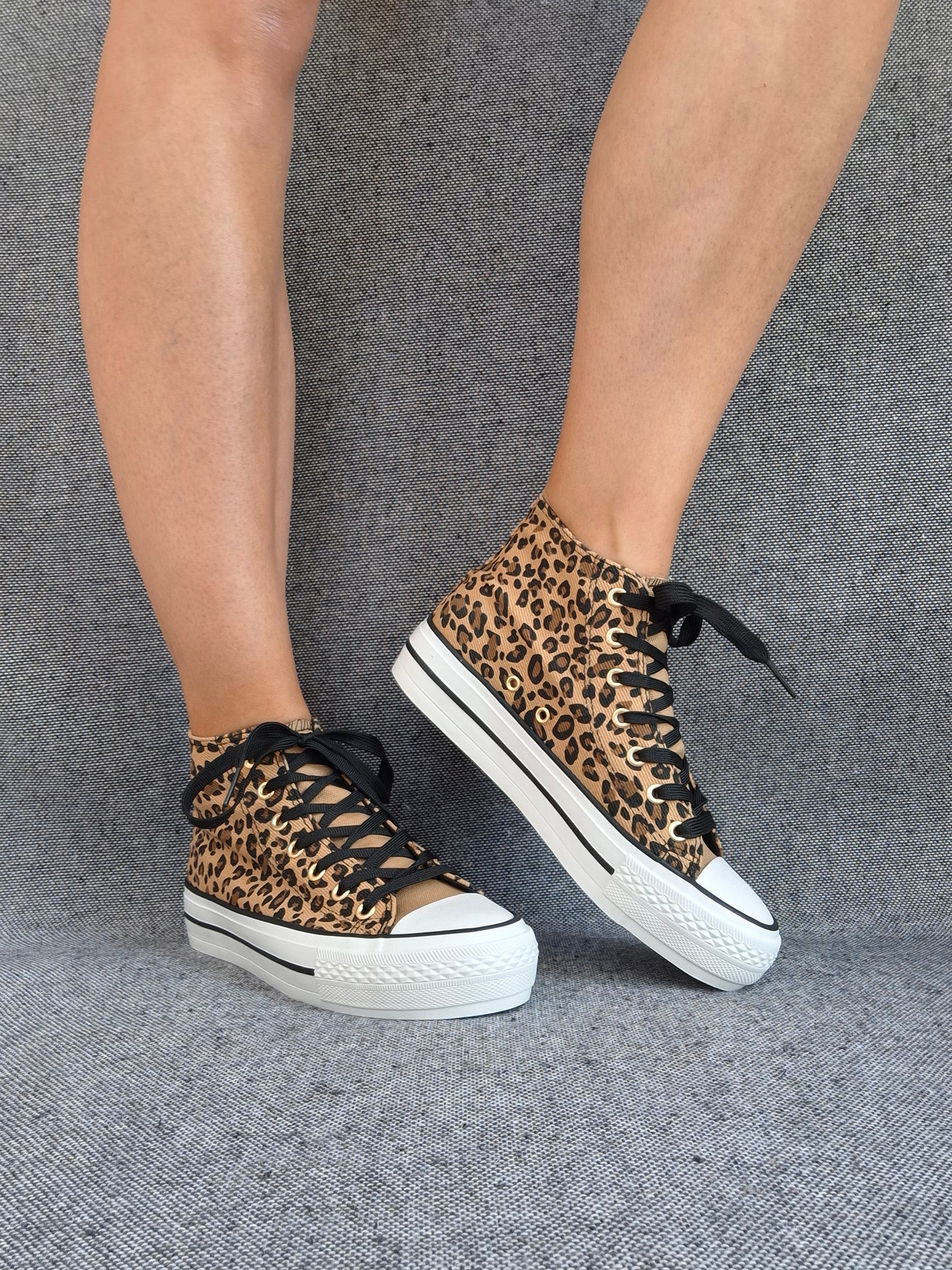 Chaussures baskets hautes léopard marron noir style converse