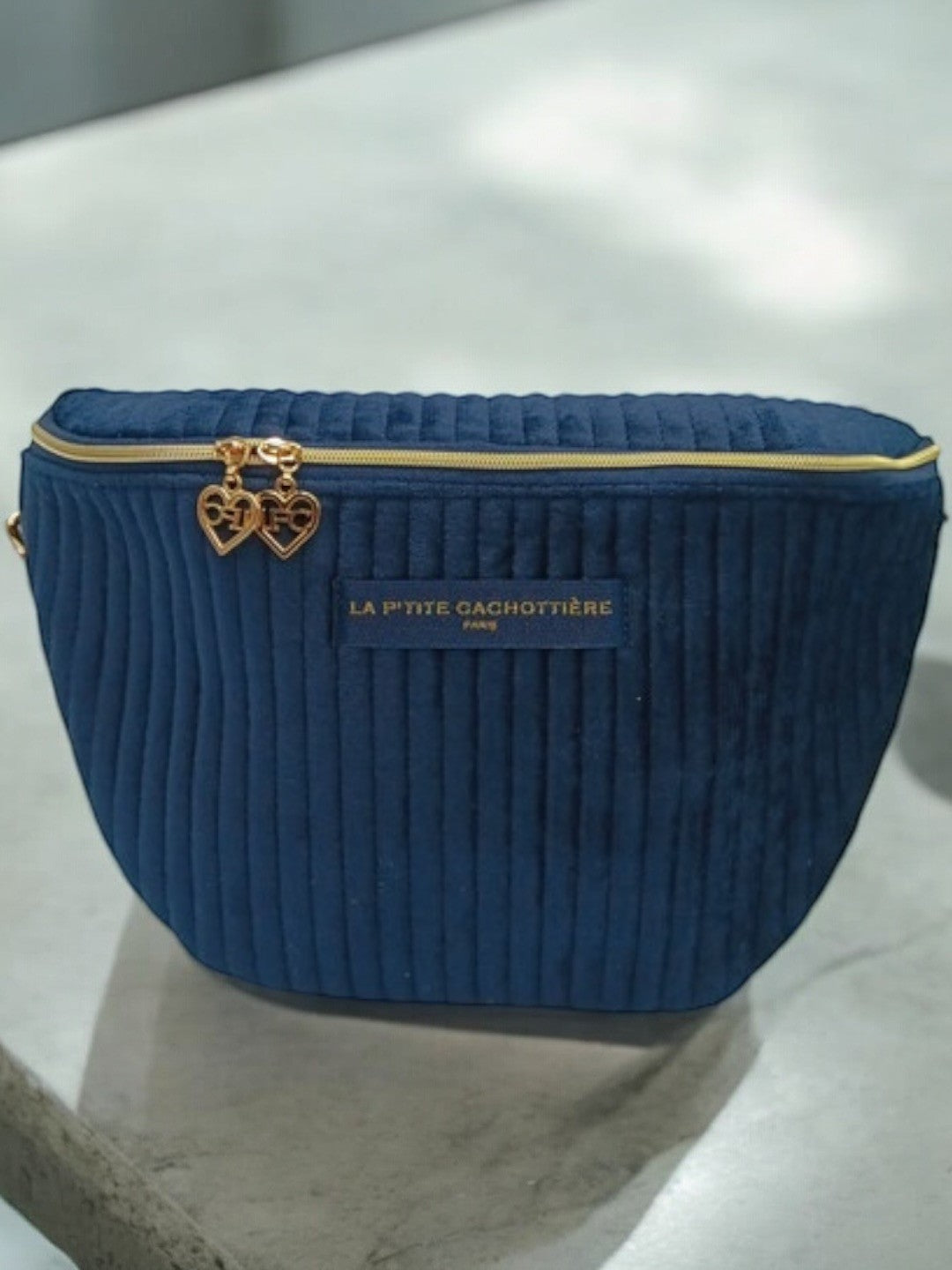 Sac banane en velours côtelé bleu marine “La P’tite cachottière”