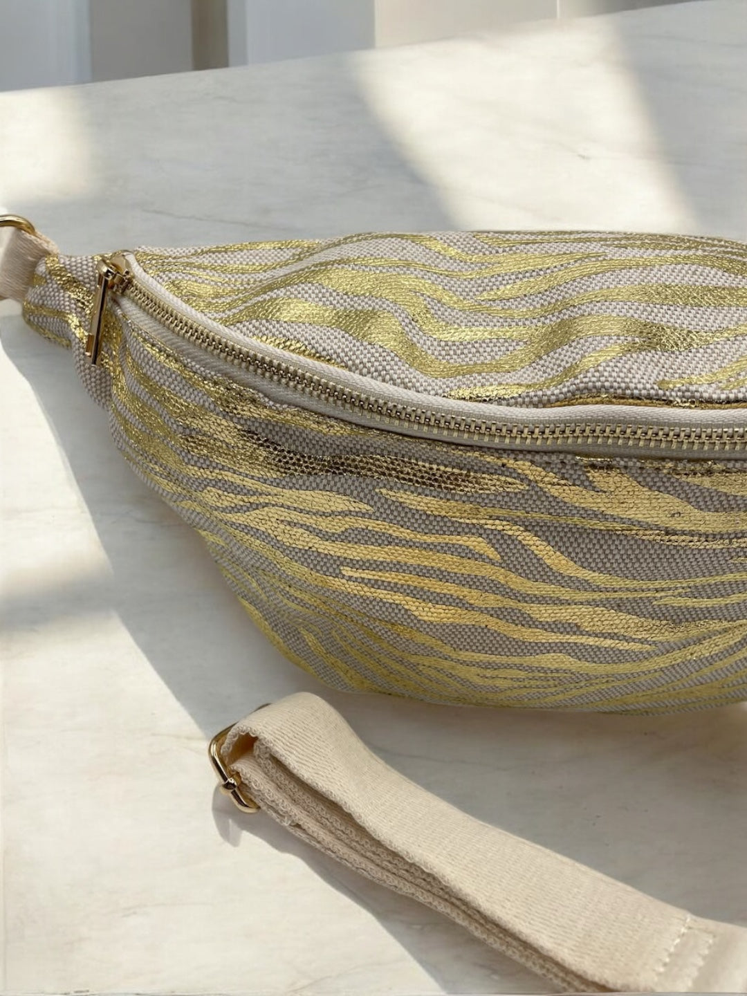 Sac banane XL tissu motif zebre doré beige