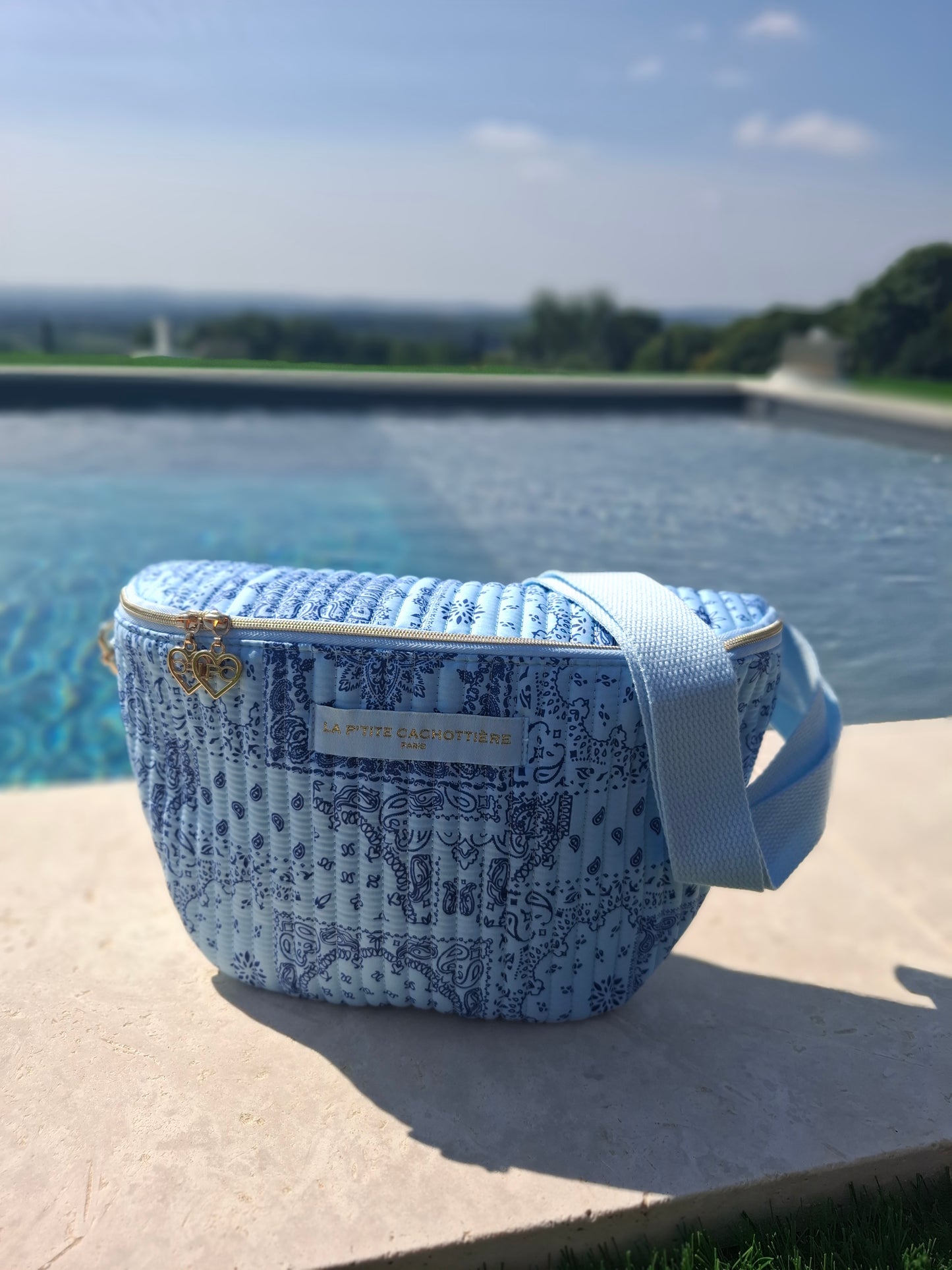 Sac banane en coton matelassé bleu design paisley bleu marine « La Ptite cachottière »