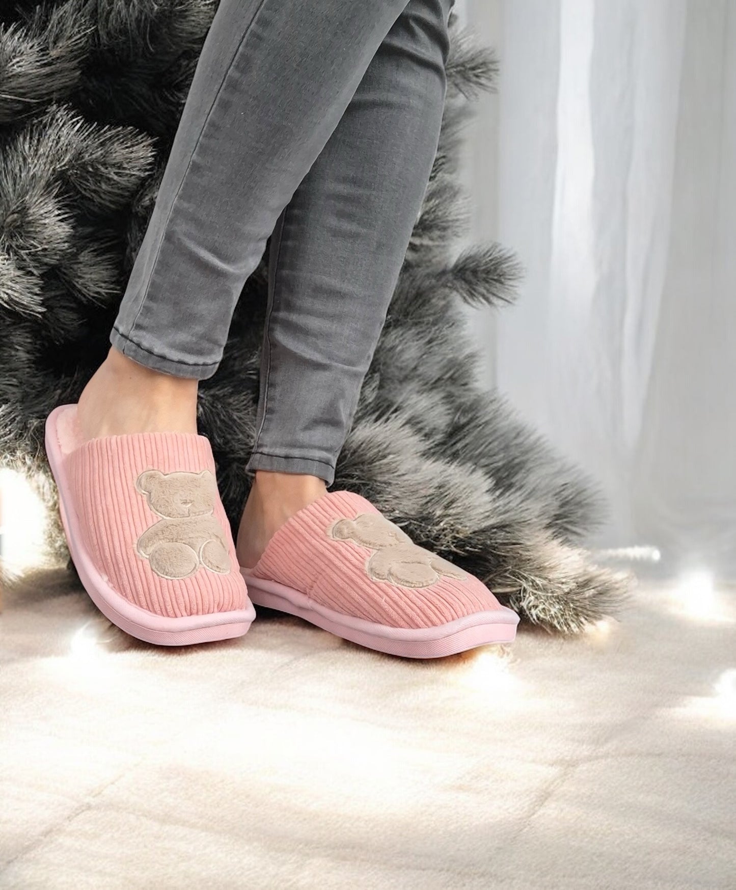 Chaussons fourrés rose en tissu avec motif ours