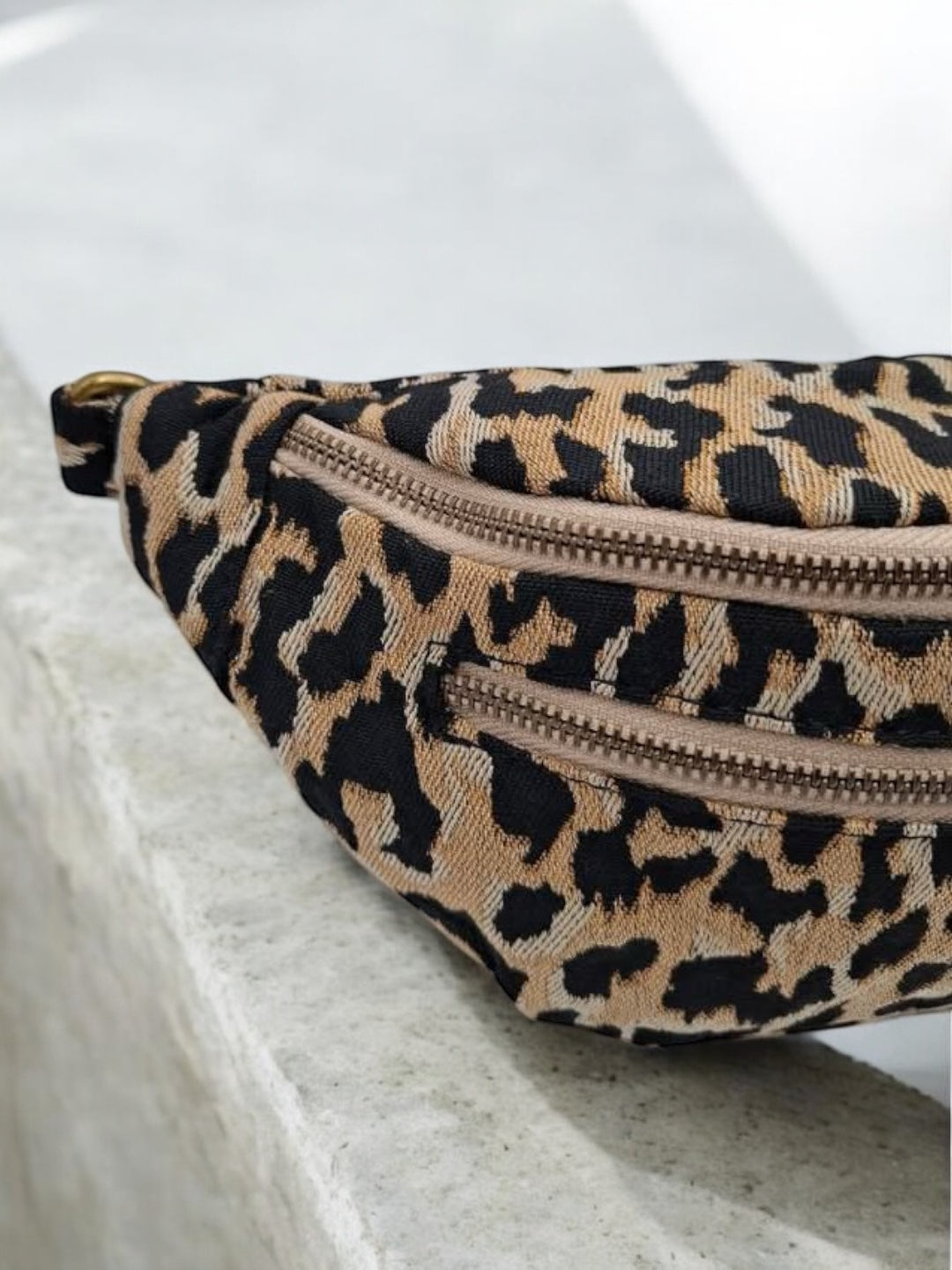 Sac banane en tissu à motif léopard camel 2 poches
