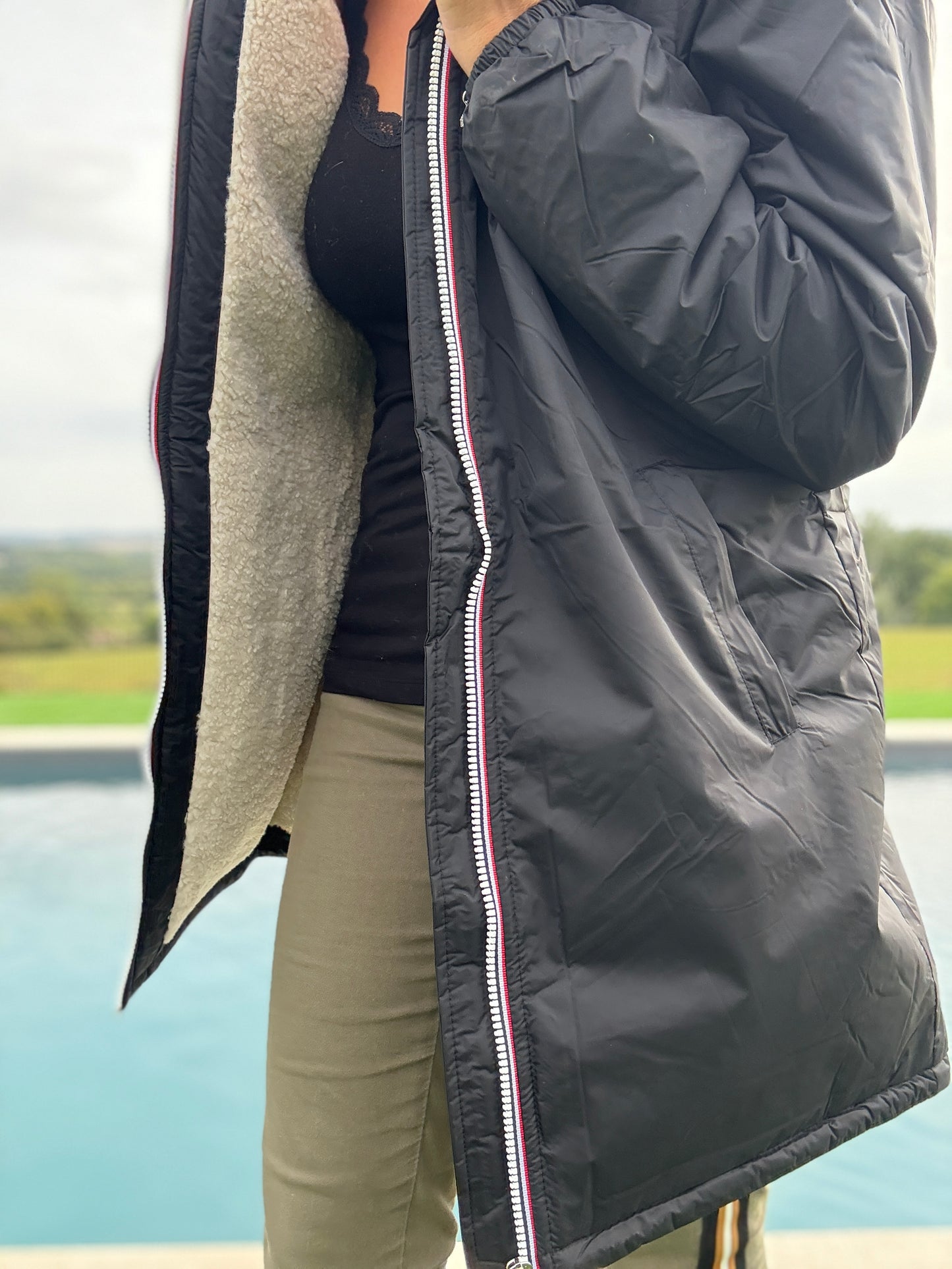 Laura Jo - Imperméable fourré long fausse fourrure noir intérieur sherpa beige