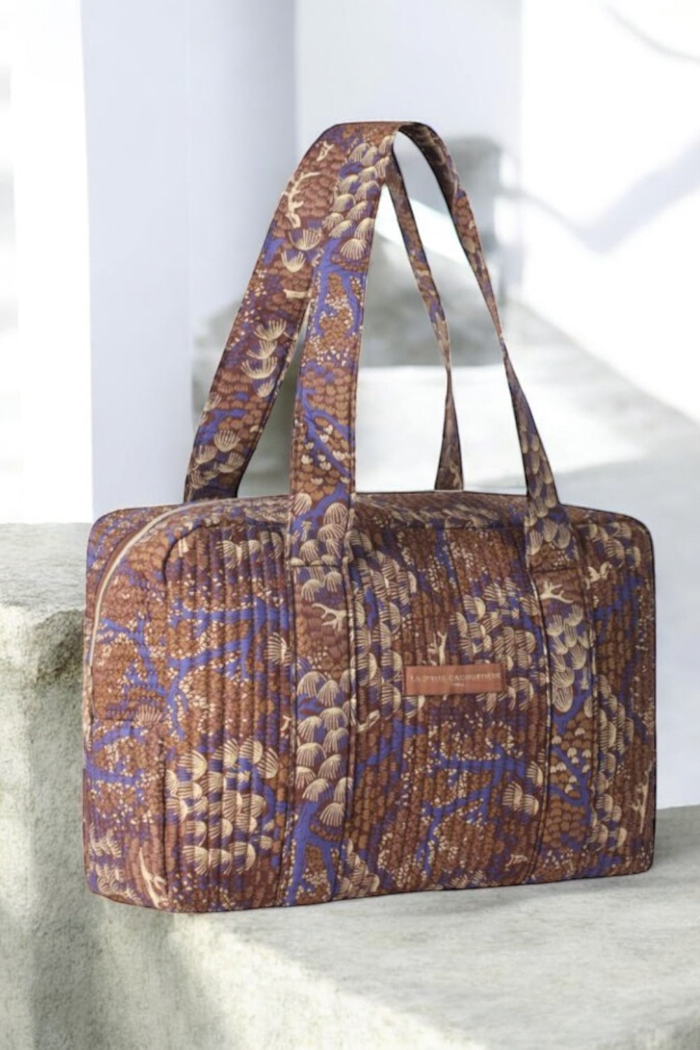 Sac week-end polochon en coton matelassé marron liberty fleuris beige et bleu