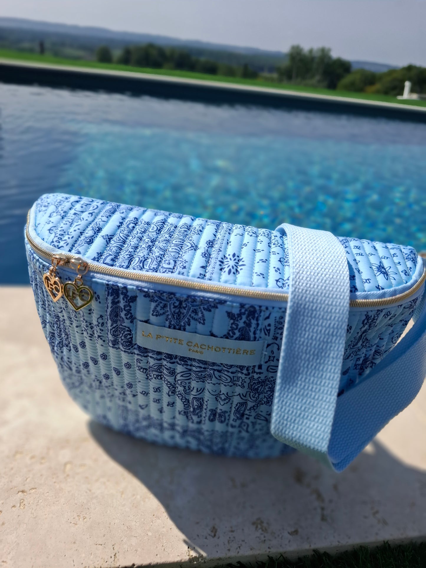 Sac banane en coton matelassé bleu design paisley bleu marine « La Ptite cachottière »