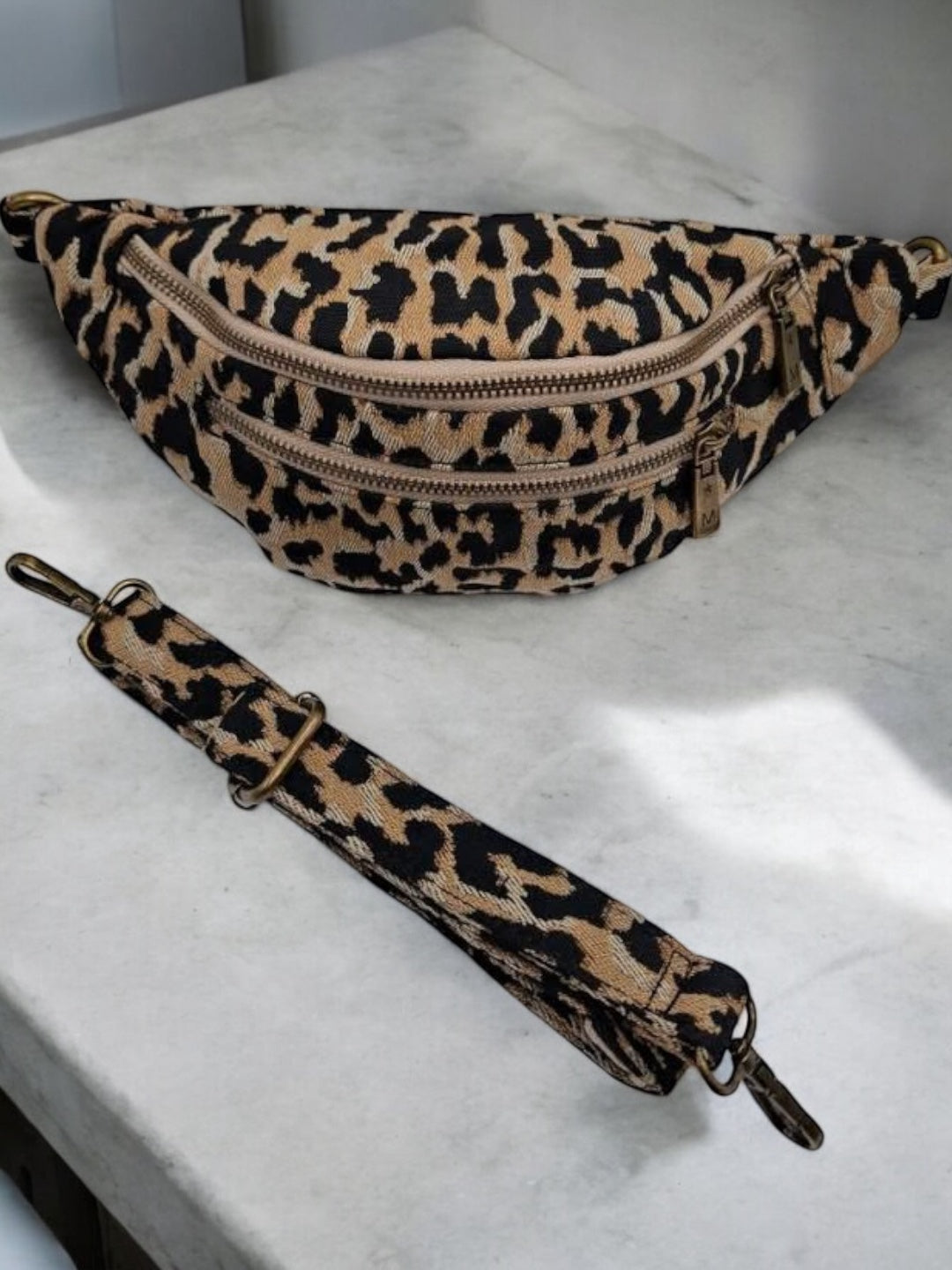 Sac banane en tissu à motif léopard camel 2 poches
