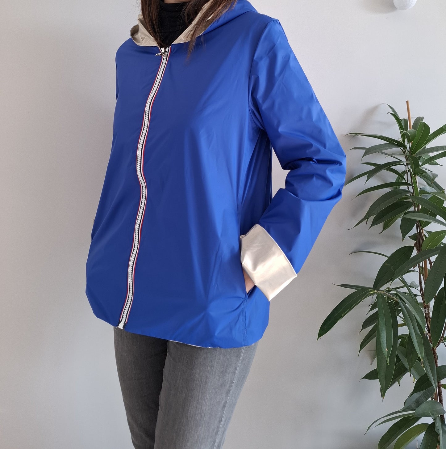 Laura Jo - Imperméable réversible court sans garnissage ouate couleur bleu électrique doré